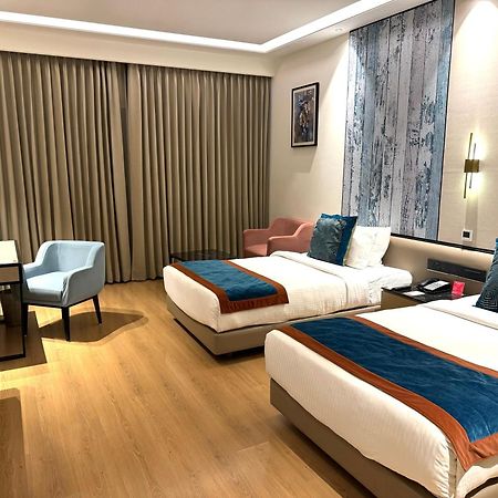 Ramada By Wyndham Jalandhar City Center Extérieur photo