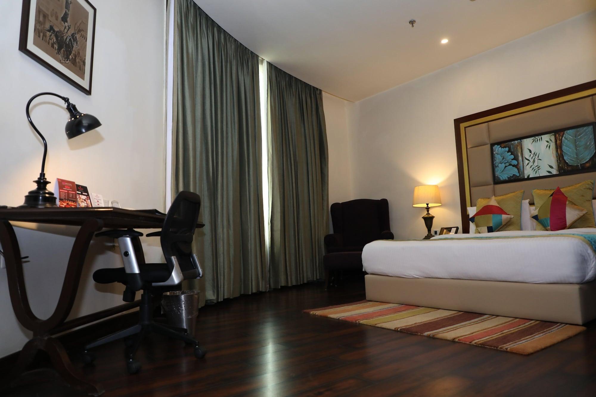 Ramada By Wyndham Jalandhar City Center Extérieur photo