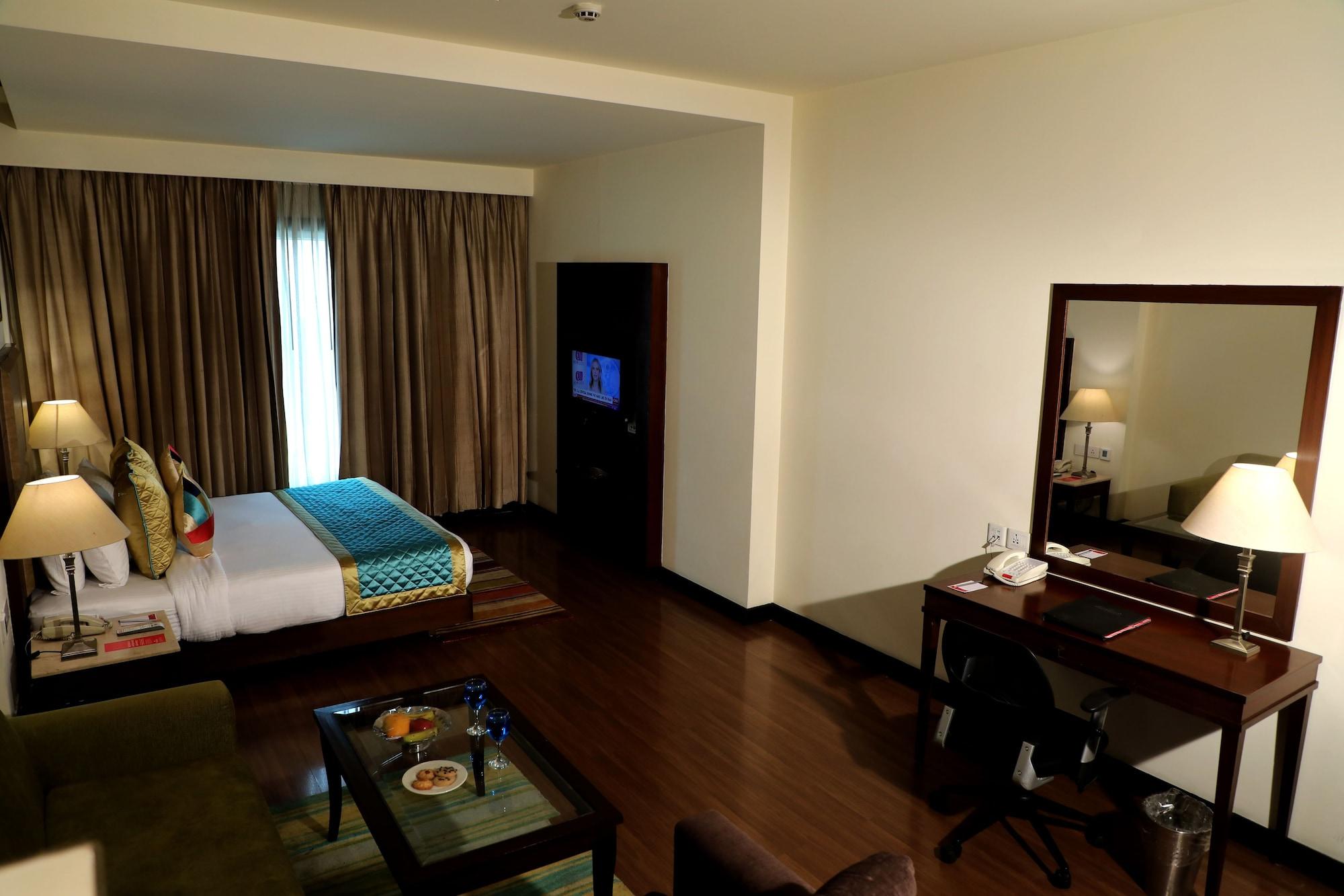 Ramada By Wyndham Jalandhar City Center Extérieur photo
