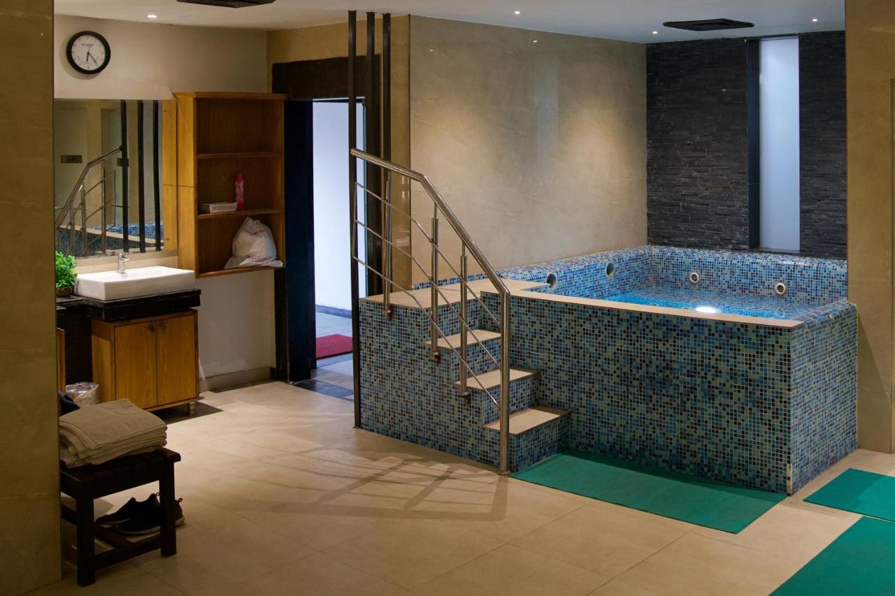 Ramada By Wyndham Jalandhar City Center Extérieur photo