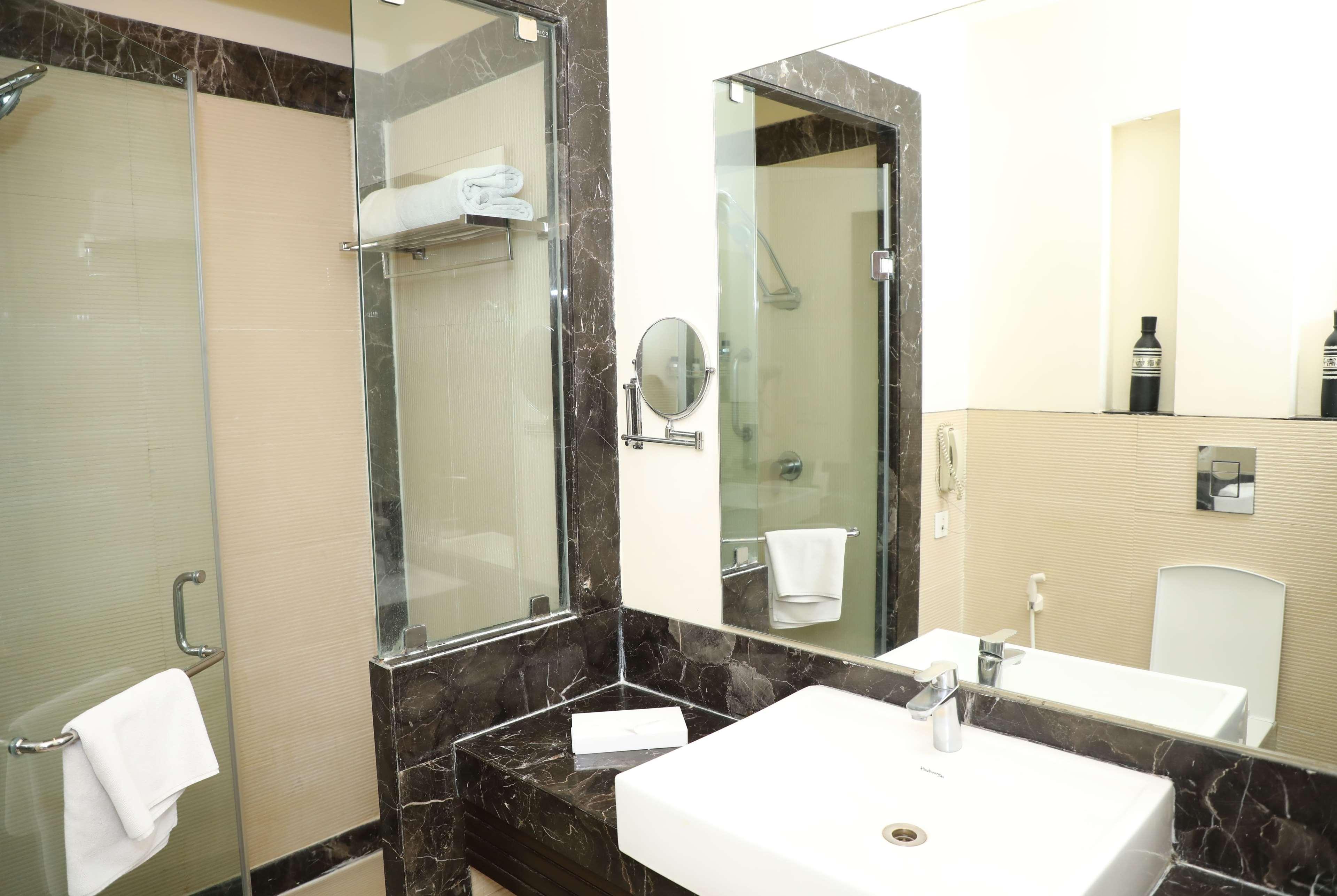 Ramada By Wyndham Jalandhar City Center Extérieur photo