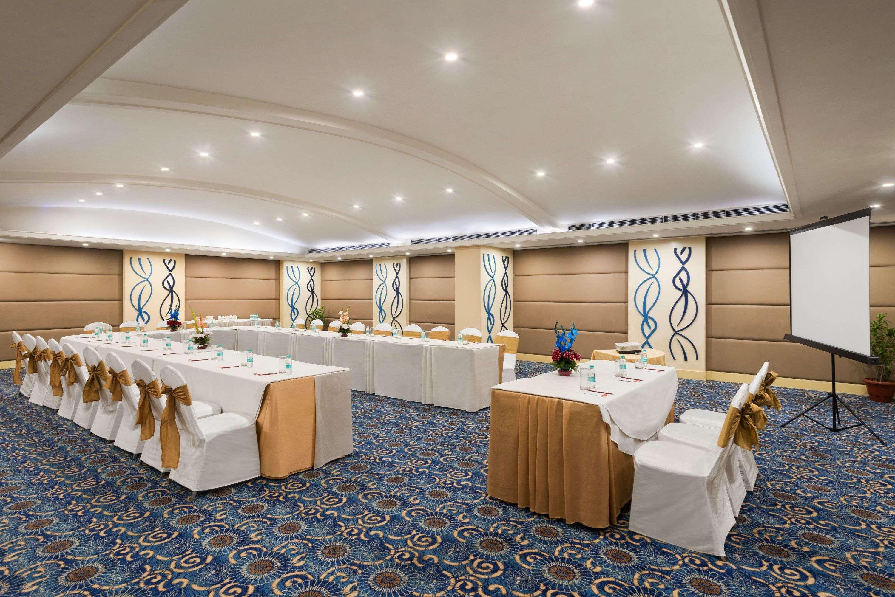 Ramada By Wyndham Jalandhar City Center Extérieur photo