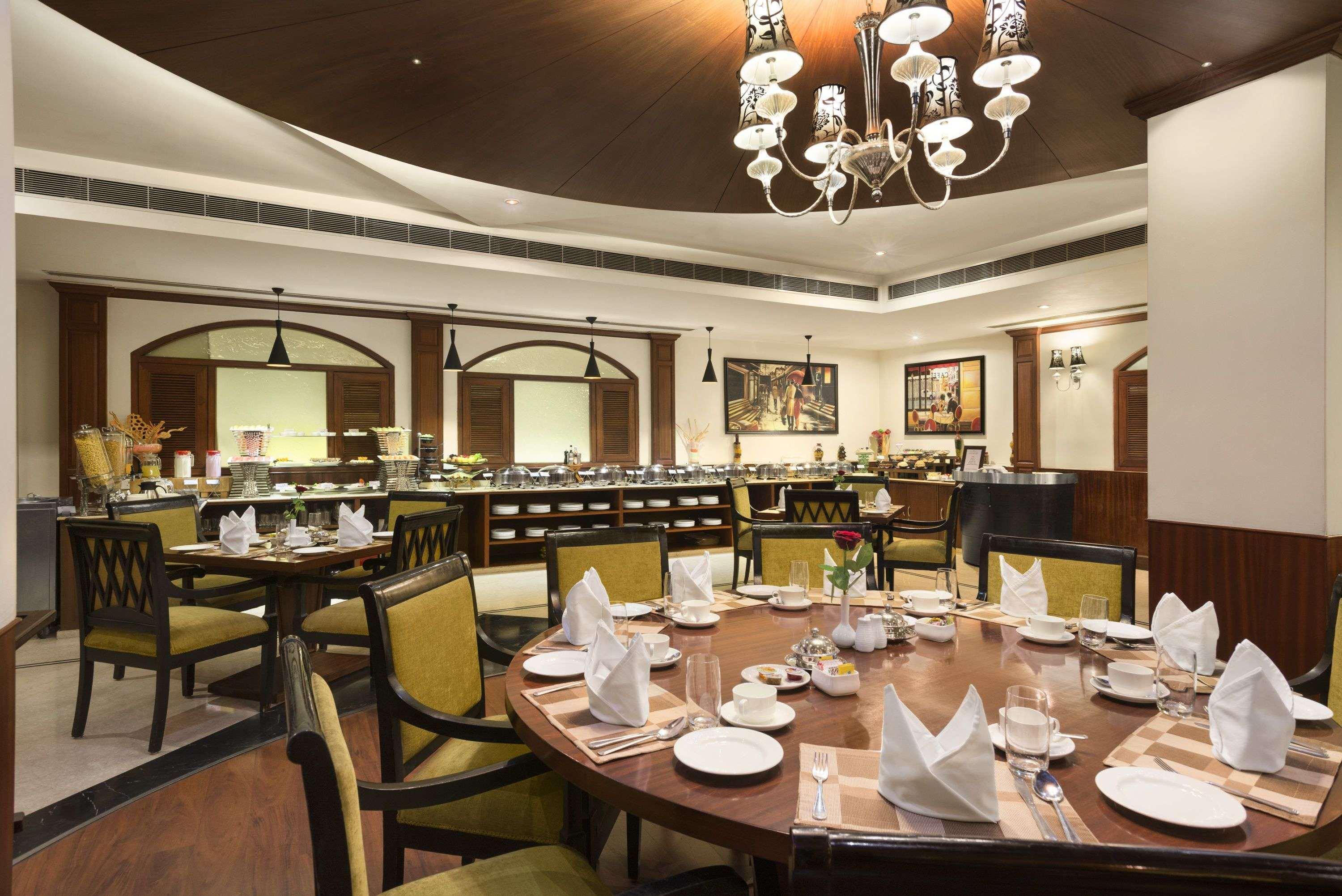 Ramada By Wyndham Jalandhar City Center Extérieur photo