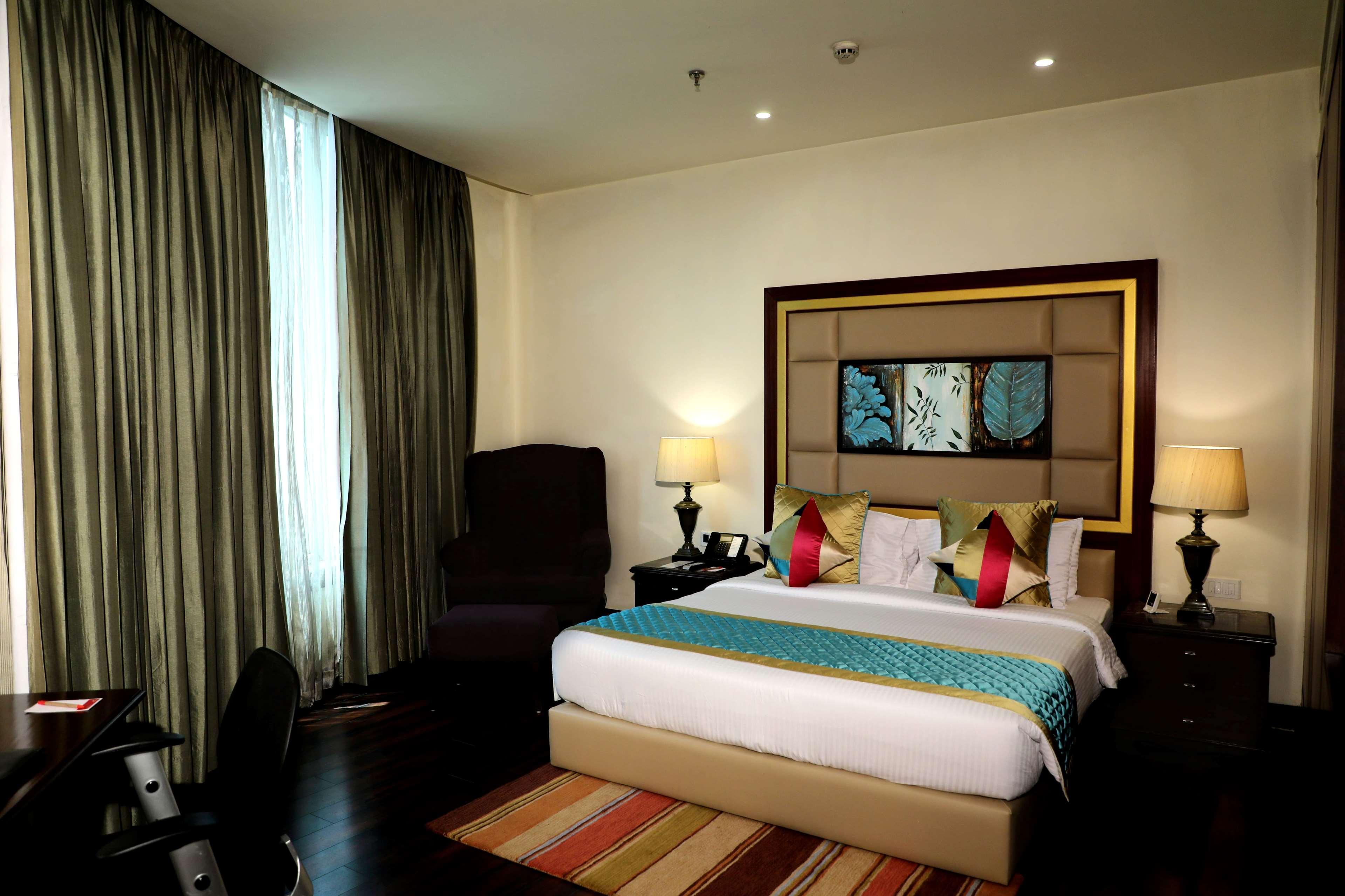 Ramada By Wyndham Jalandhar City Center Extérieur photo