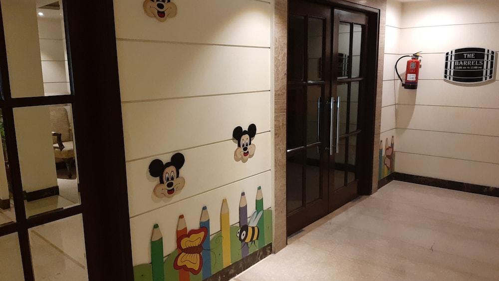 Ramada By Wyndham Jalandhar City Center Extérieur photo