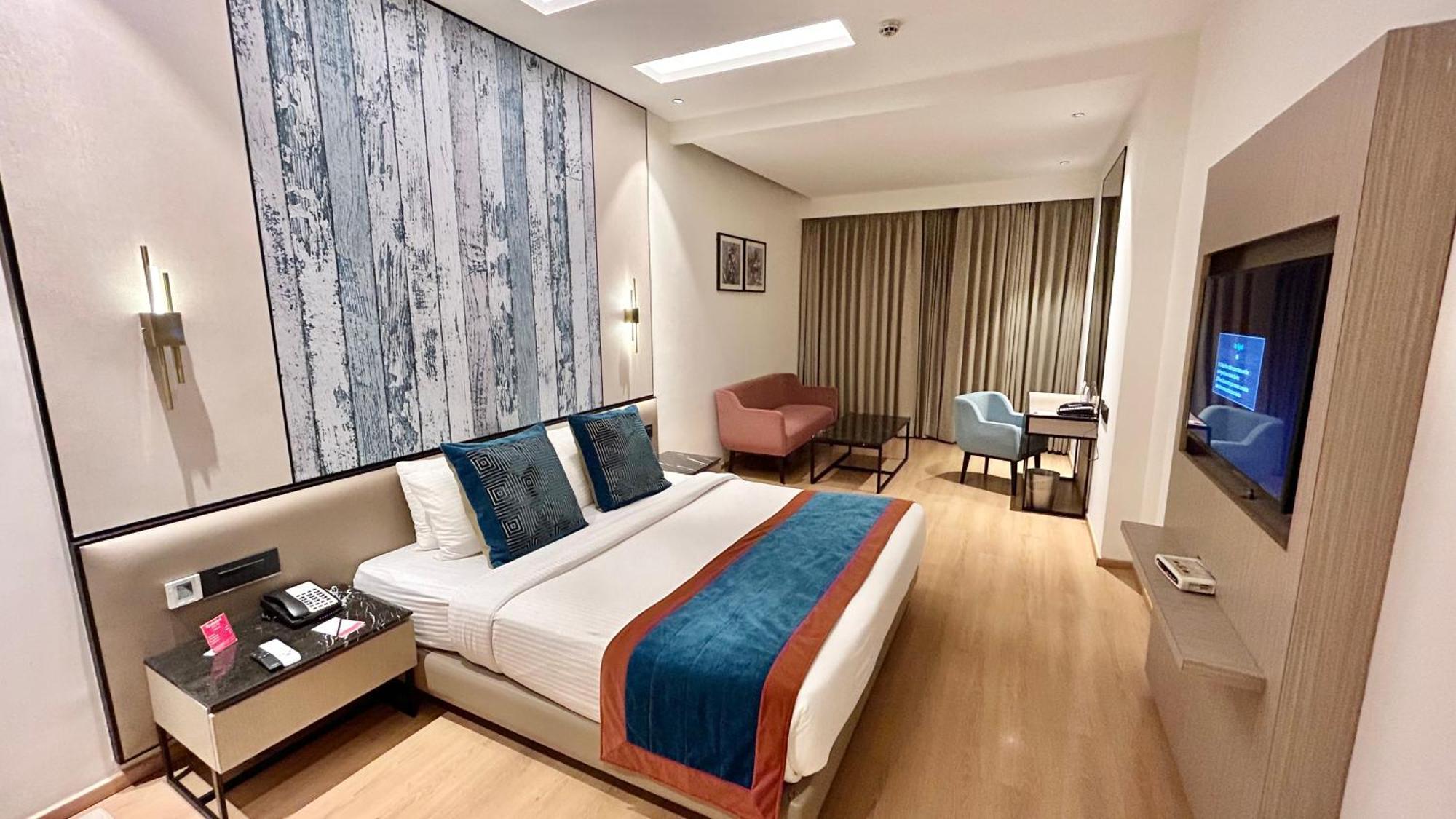 Ramada By Wyndham Jalandhar City Center Extérieur photo