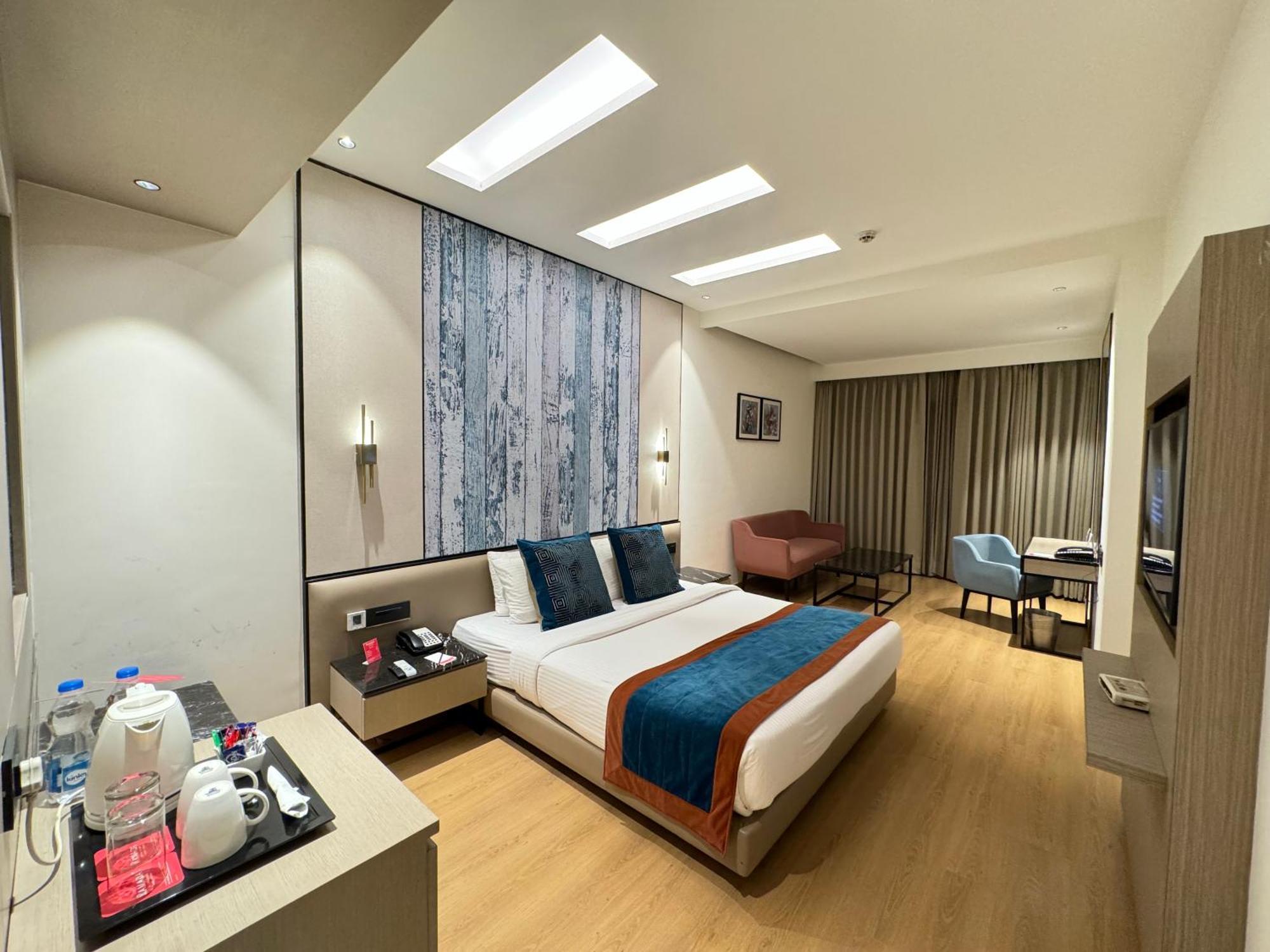 Ramada By Wyndham Jalandhar City Center Extérieur photo