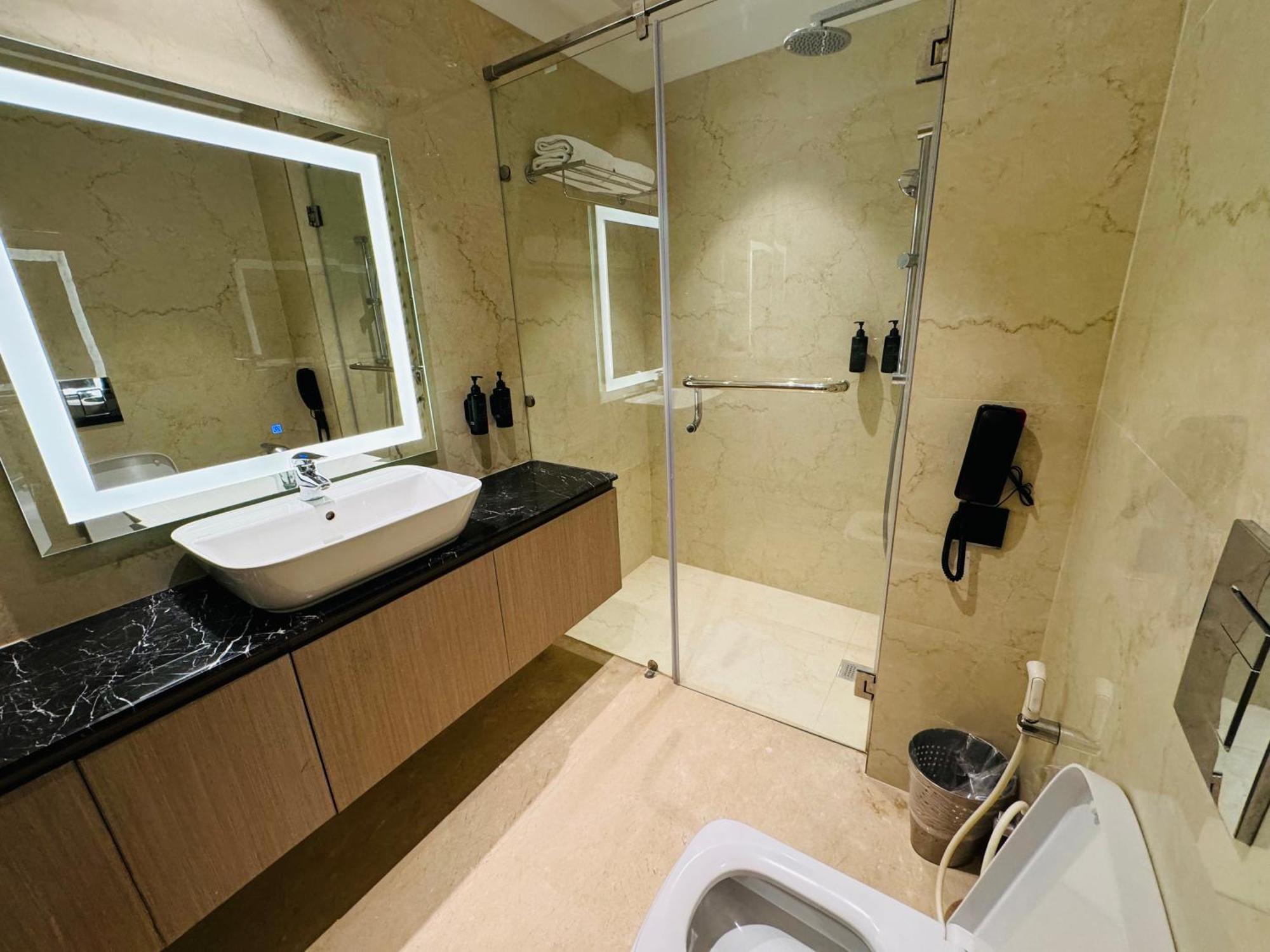 Ramada By Wyndham Jalandhar City Center Extérieur photo