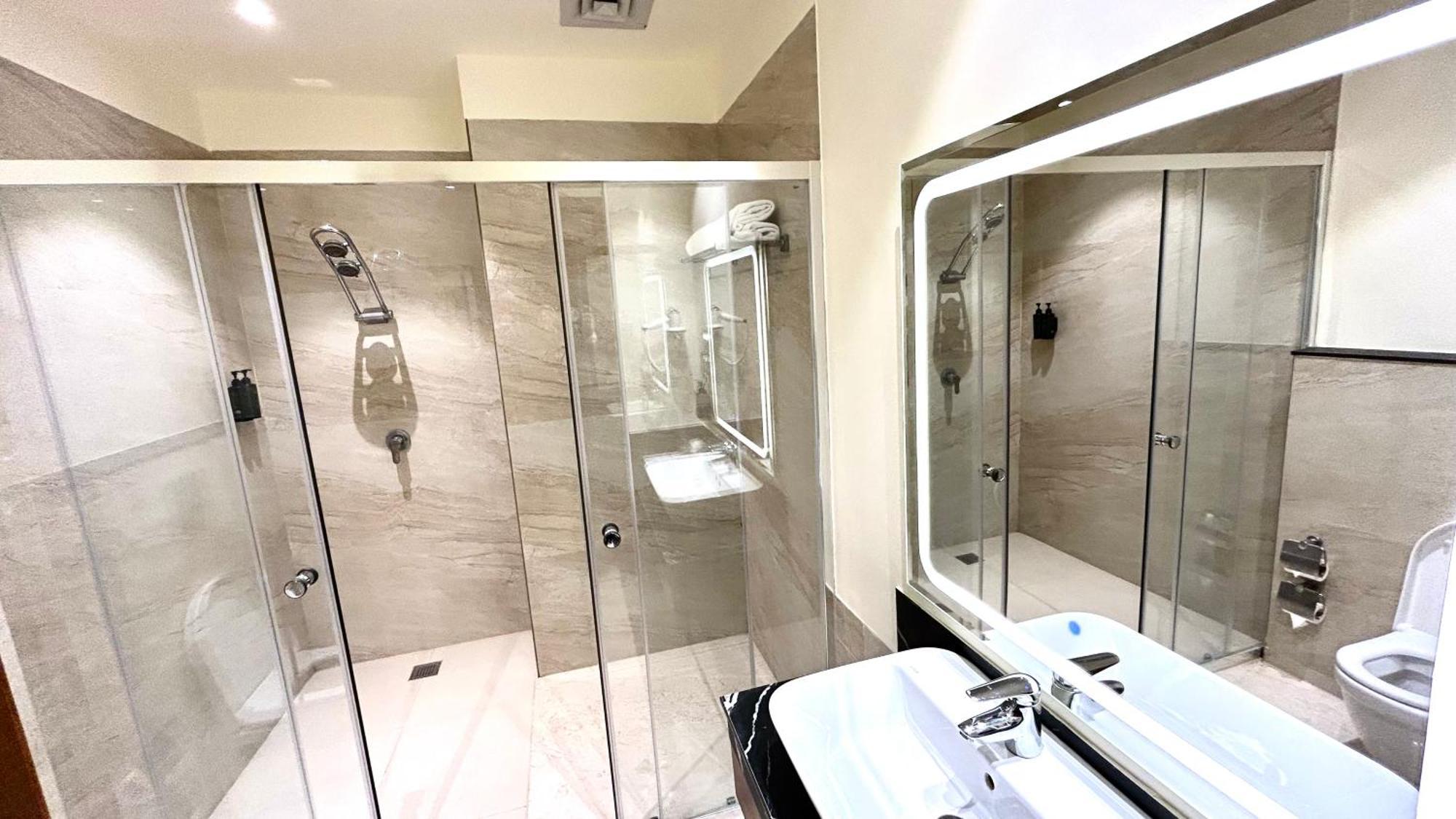 Ramada By Wyndham Jalandhar City Center Extérieur photo
