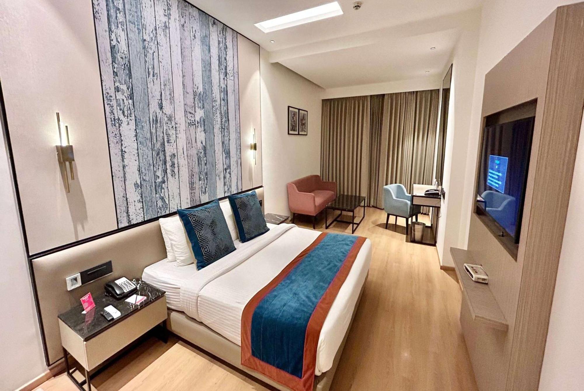 Ramada By Wyndham Jalandhar City Center Extérieur photo
