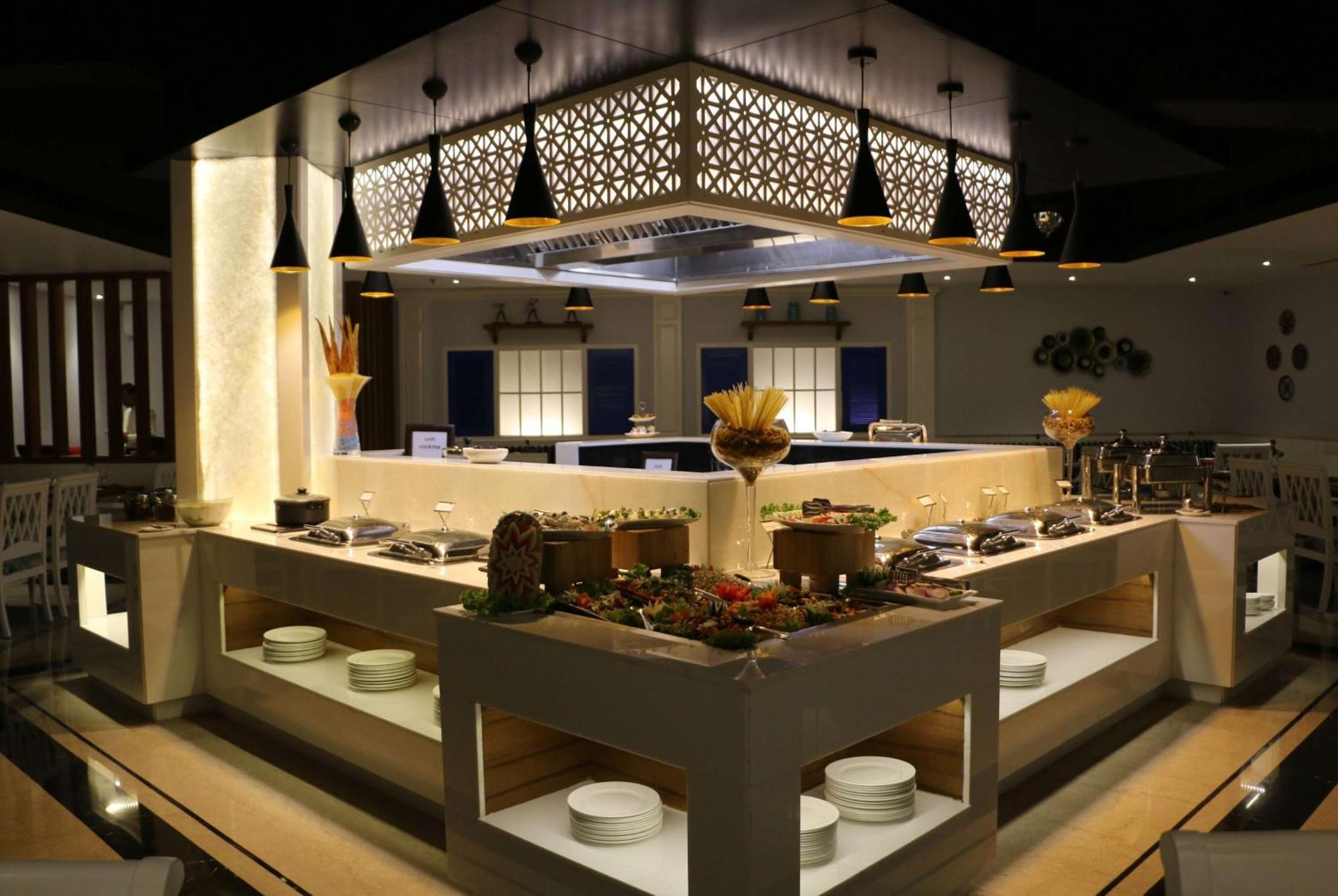 Ramada By Wyndham Jalandhar City Center Extérieur photo