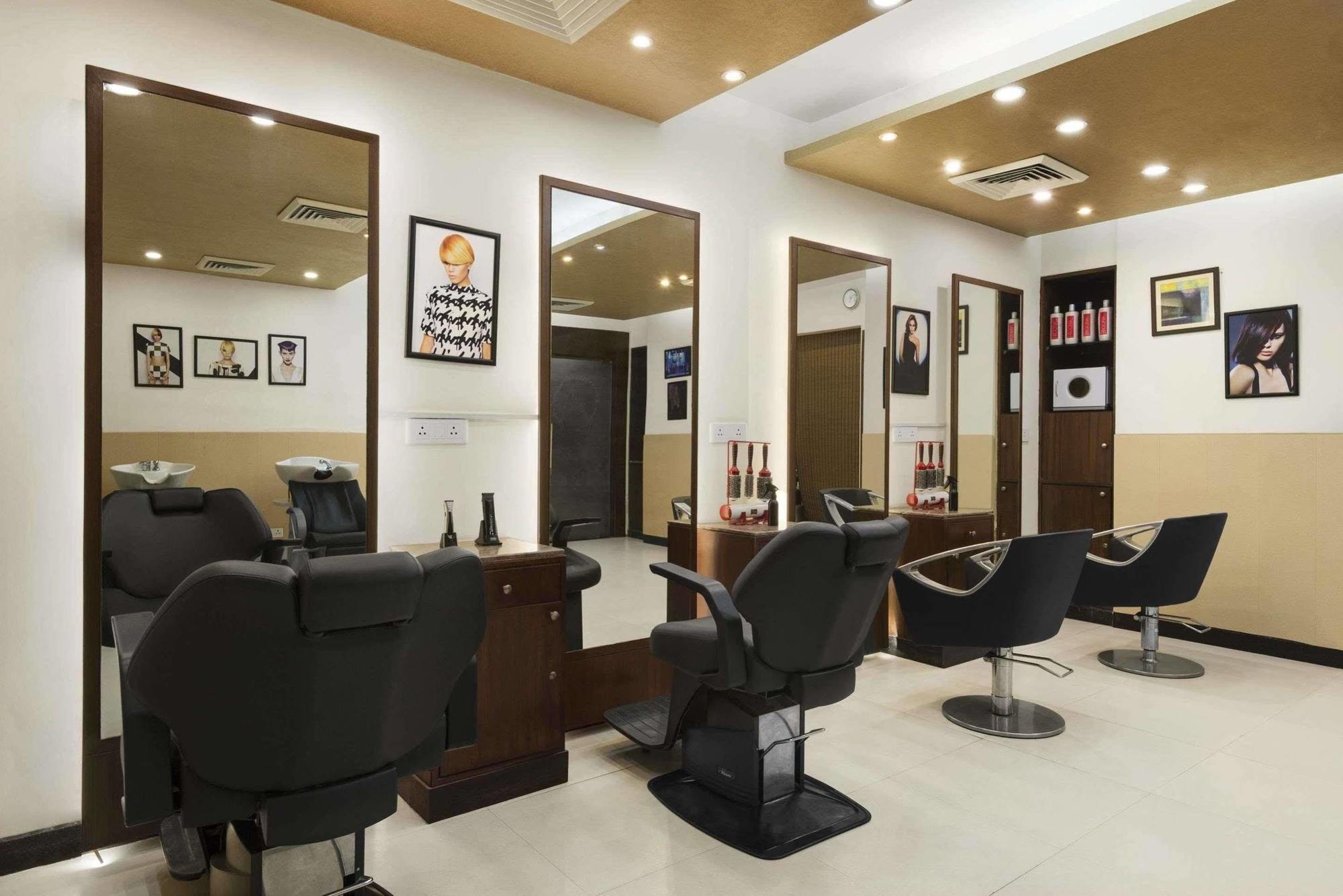 Ramada By Wyndham Jalandhar City Center Extérieur photo