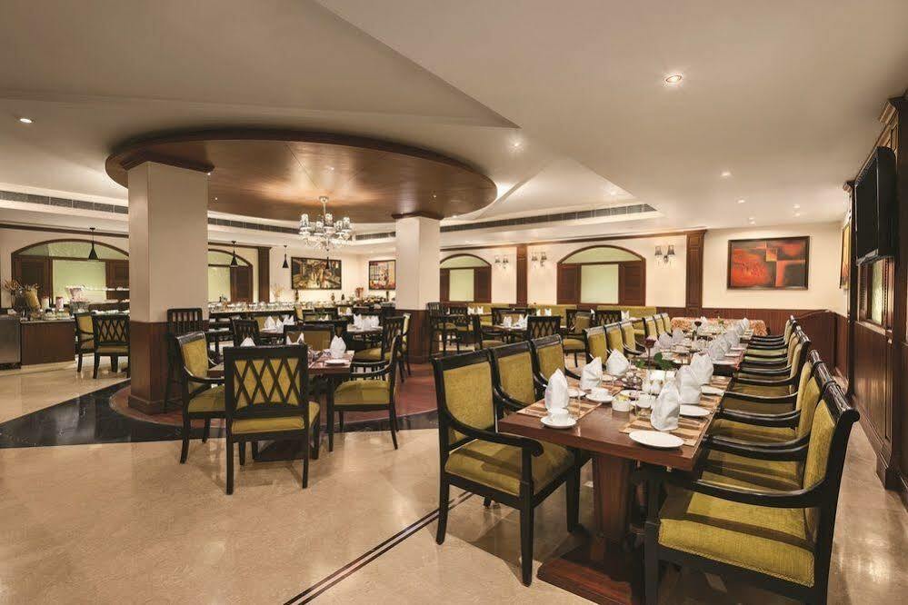 Ramada By Wyndham Jalandhar City Center Extérieur photo