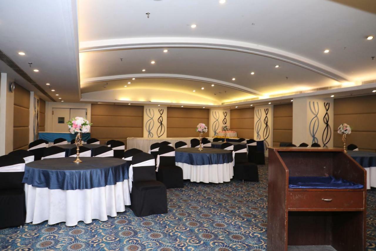 Ramada By Wyndham Jalandhar City Center Extérieur photo