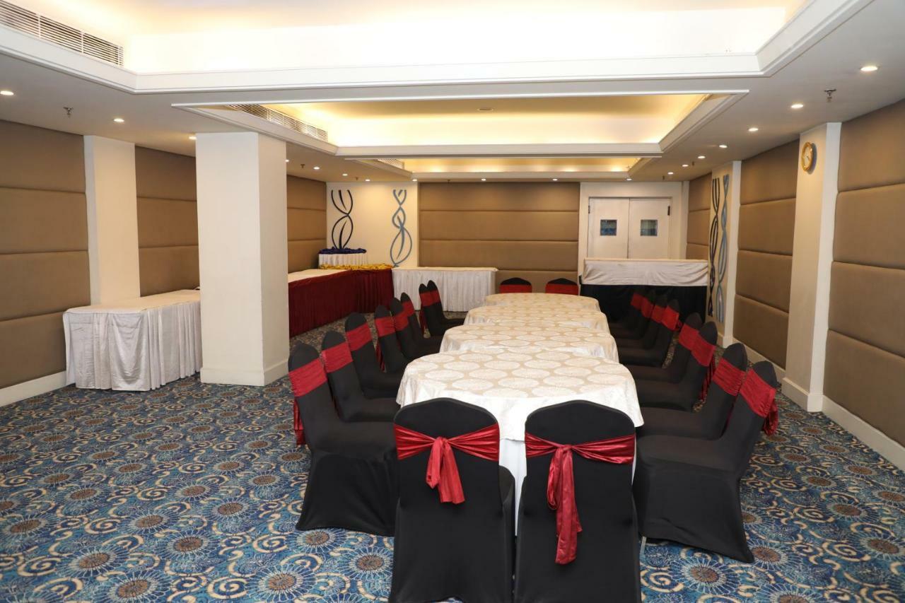 Ramada By Wyndham Jalandhar City Center Extérieur photo
